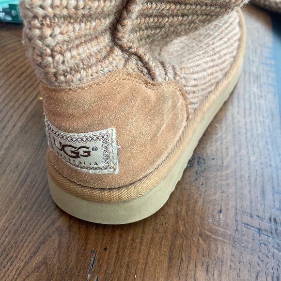 UGG Classic Cardy Knit Boot with - Size 7/Tan - Picture 2 of 8